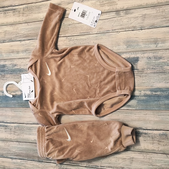 Nike Beige Baby Outfit 3m - Picture 5 of 8